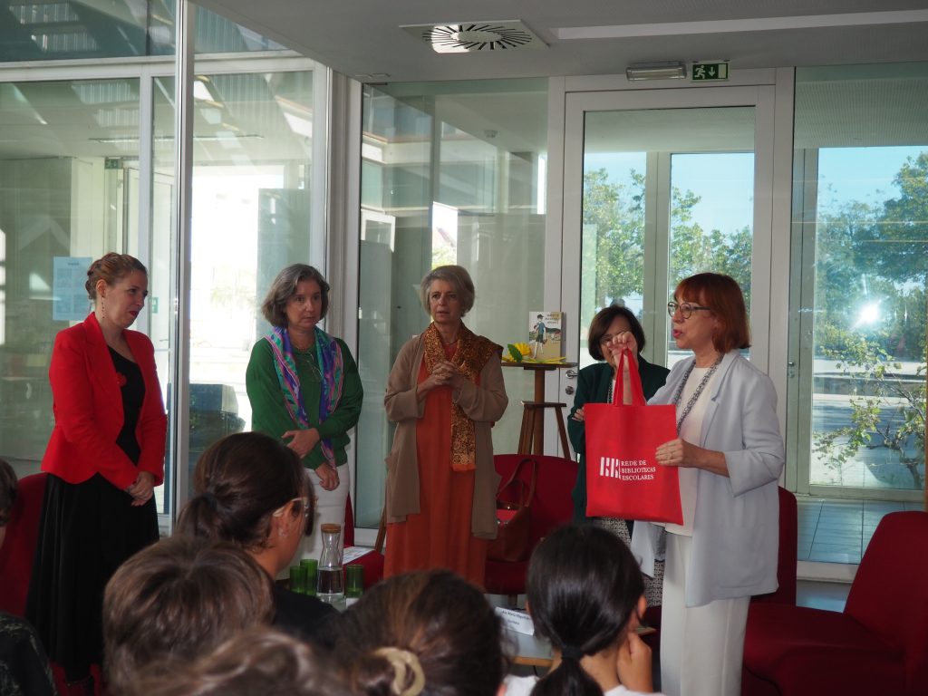 Ana Maria Magalhães e Isabel Alçada na Biblioteca Gil Vicente